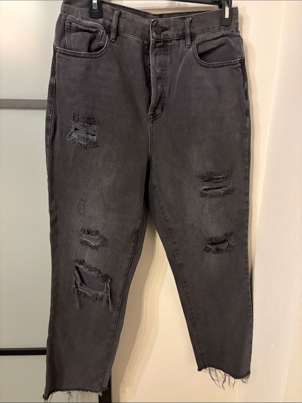 PacSun Women's Straight Leg Distressed Jeans in Charcoal Gray